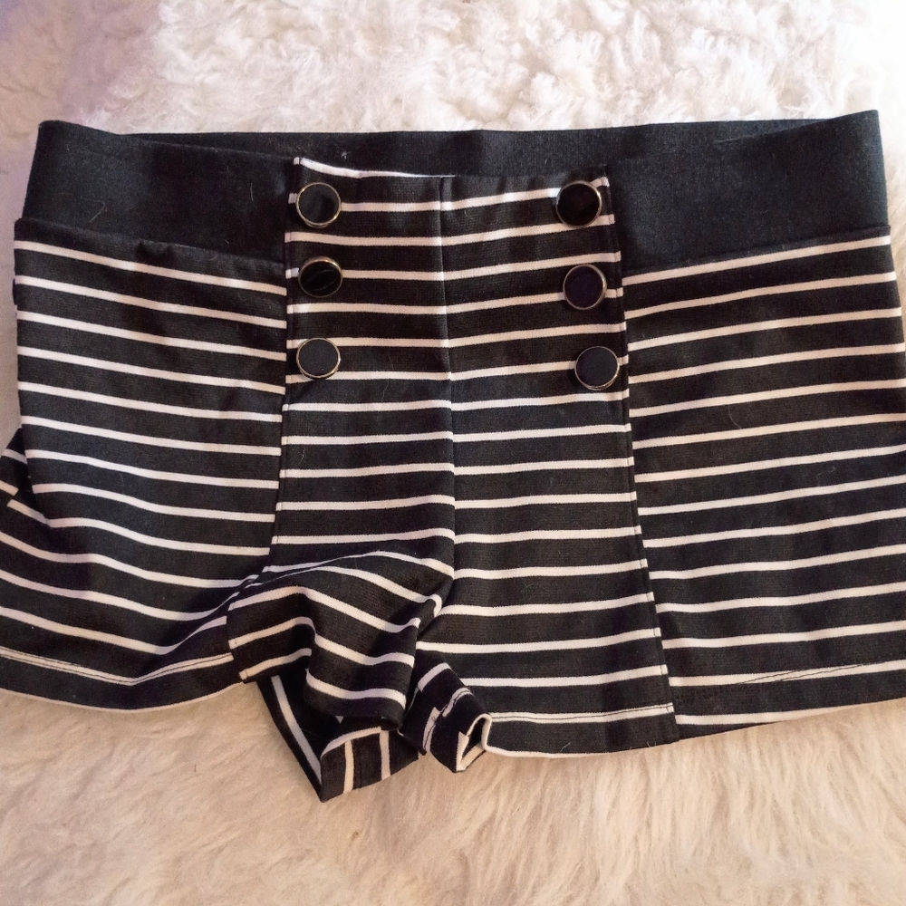Monteau NWT Shorts 💕